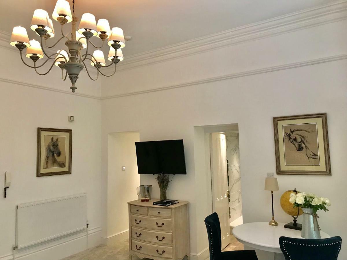 Ranmoor Serviced Apartments - The Courtyard Suite เชฟฟิลด์ ภายนอก รูปภาพ